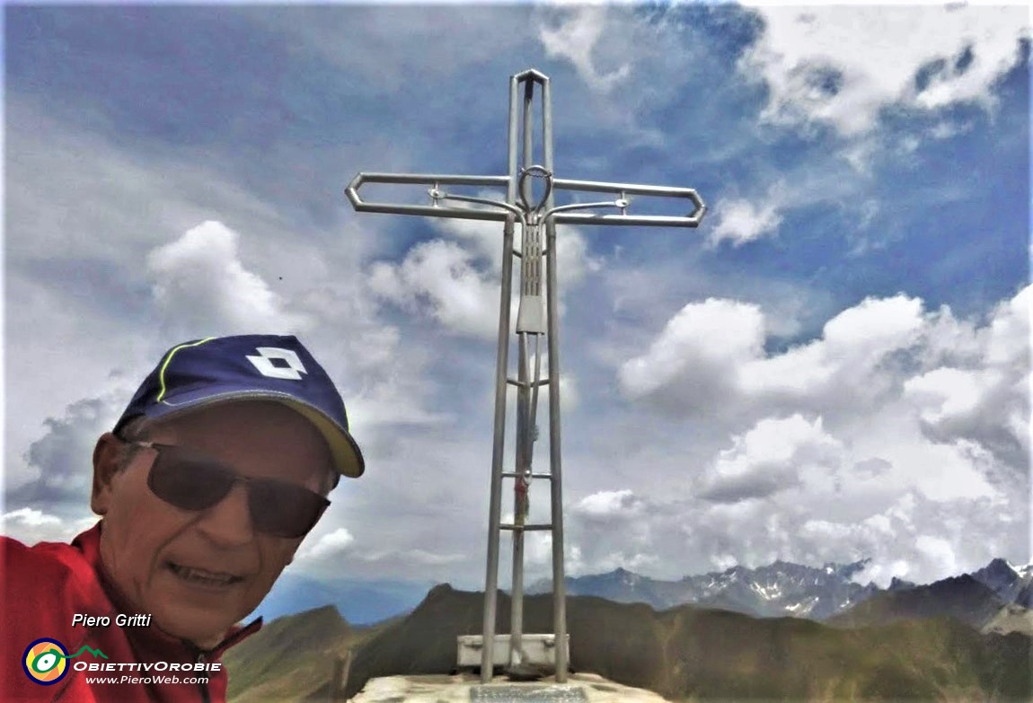 58 Alla bella croce di vetta del Pizzo Zerna (2572 m)-selfie.jpg